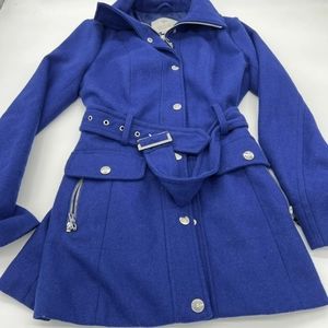 Gorgeous GUESS blue wool belted jacket coat. Zipper pockets. Lined.